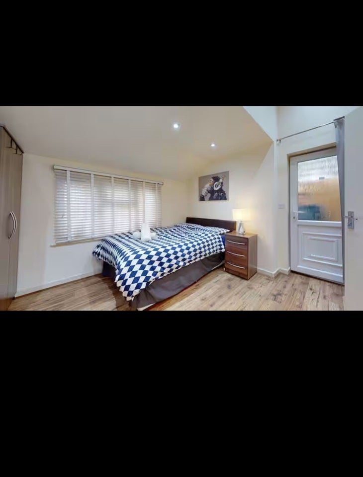 Flat Chatsworth Road in Greater London