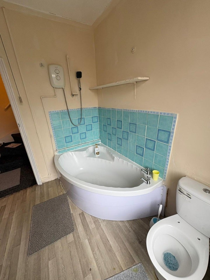 Room Pontefract Lane in Leeds