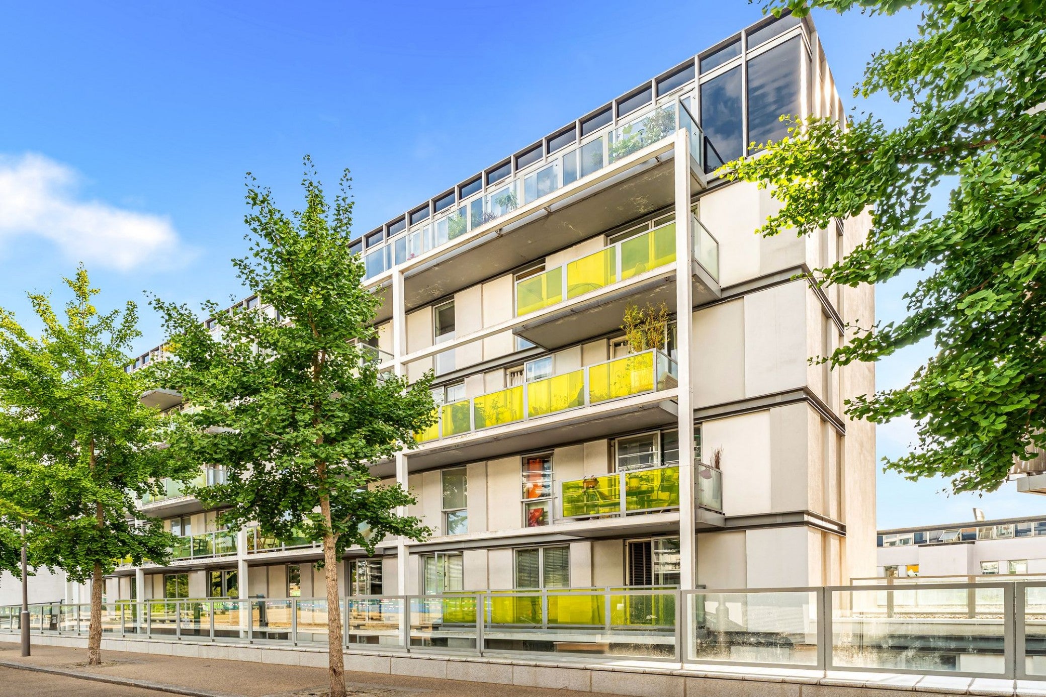Flat Chadwell Lane in Greater London