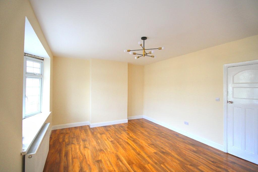 Flat Ealing Road in Greater London