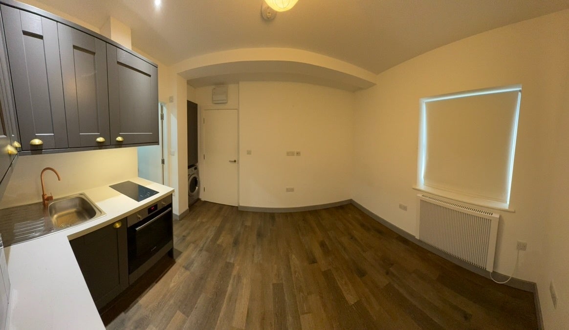 Flat Crossways in Greater London