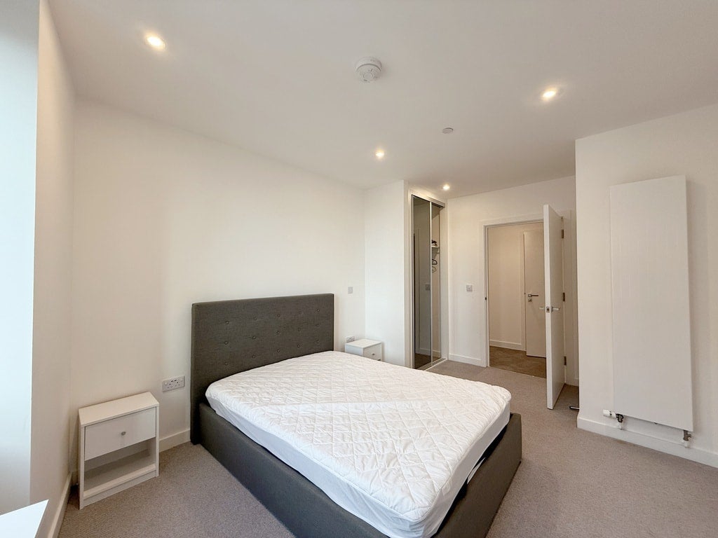 Flat Gillender Street in Greater London