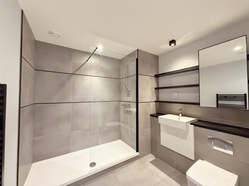 Flat Gillender Street in Greater London