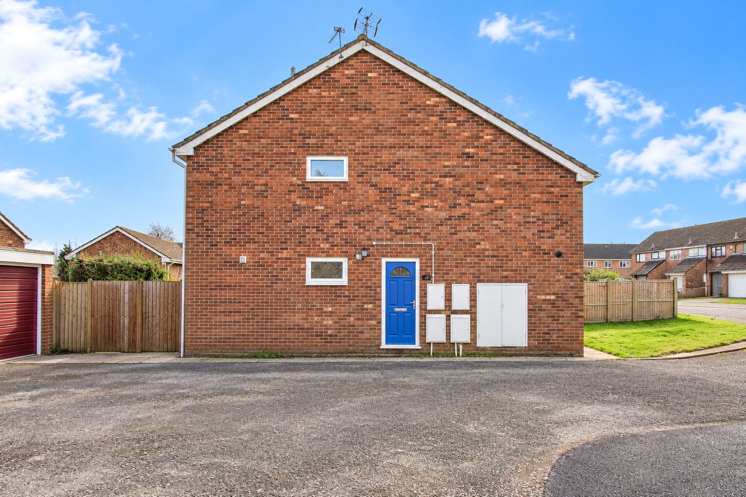 Flat Hencliffe Way in Kingswood