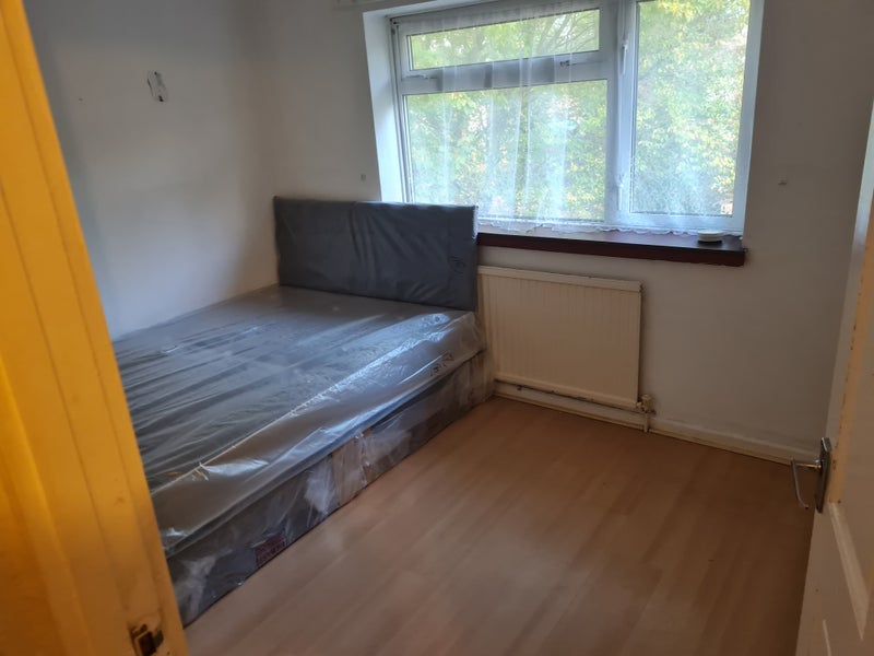 Room The Hatherley in Basildon