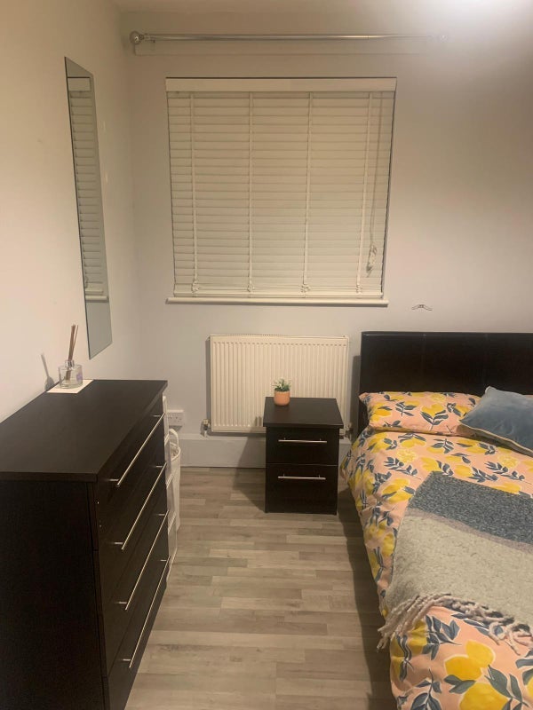 Room Ringford Road in Greater London