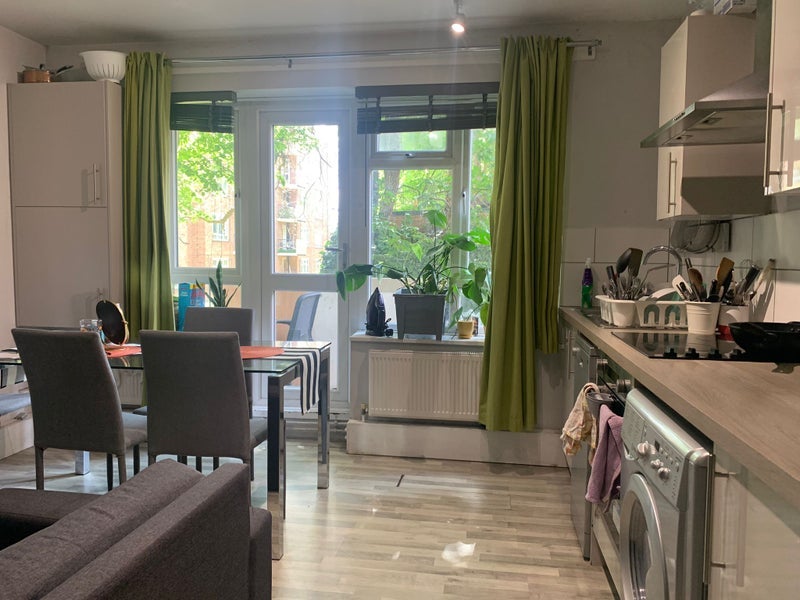Room Ringford Road in Greater London