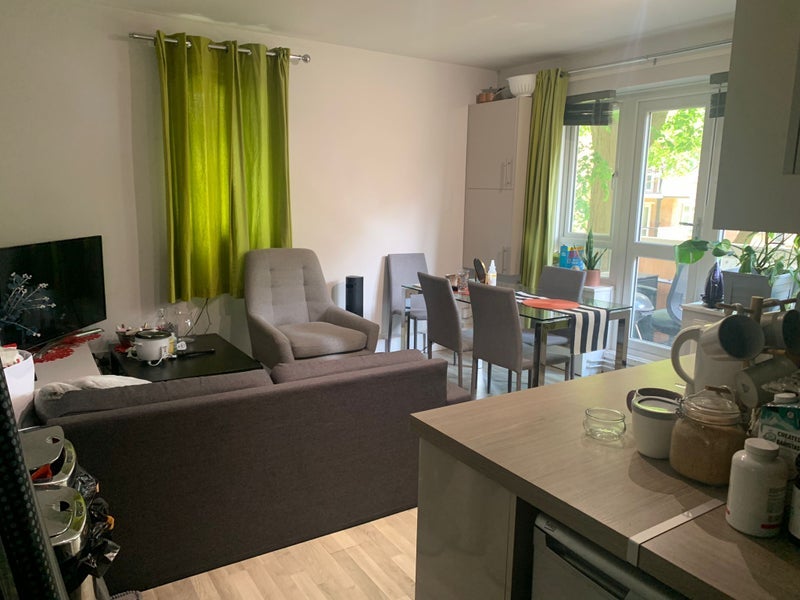 Room Ringford Road in Greater London