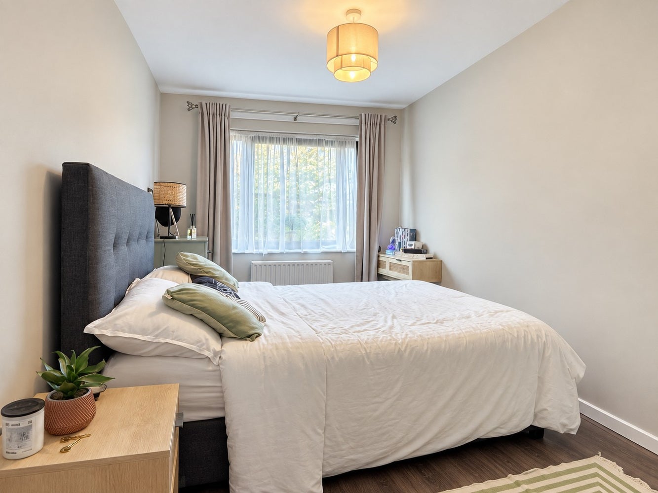 Flat Elmgrove Road in Greater London