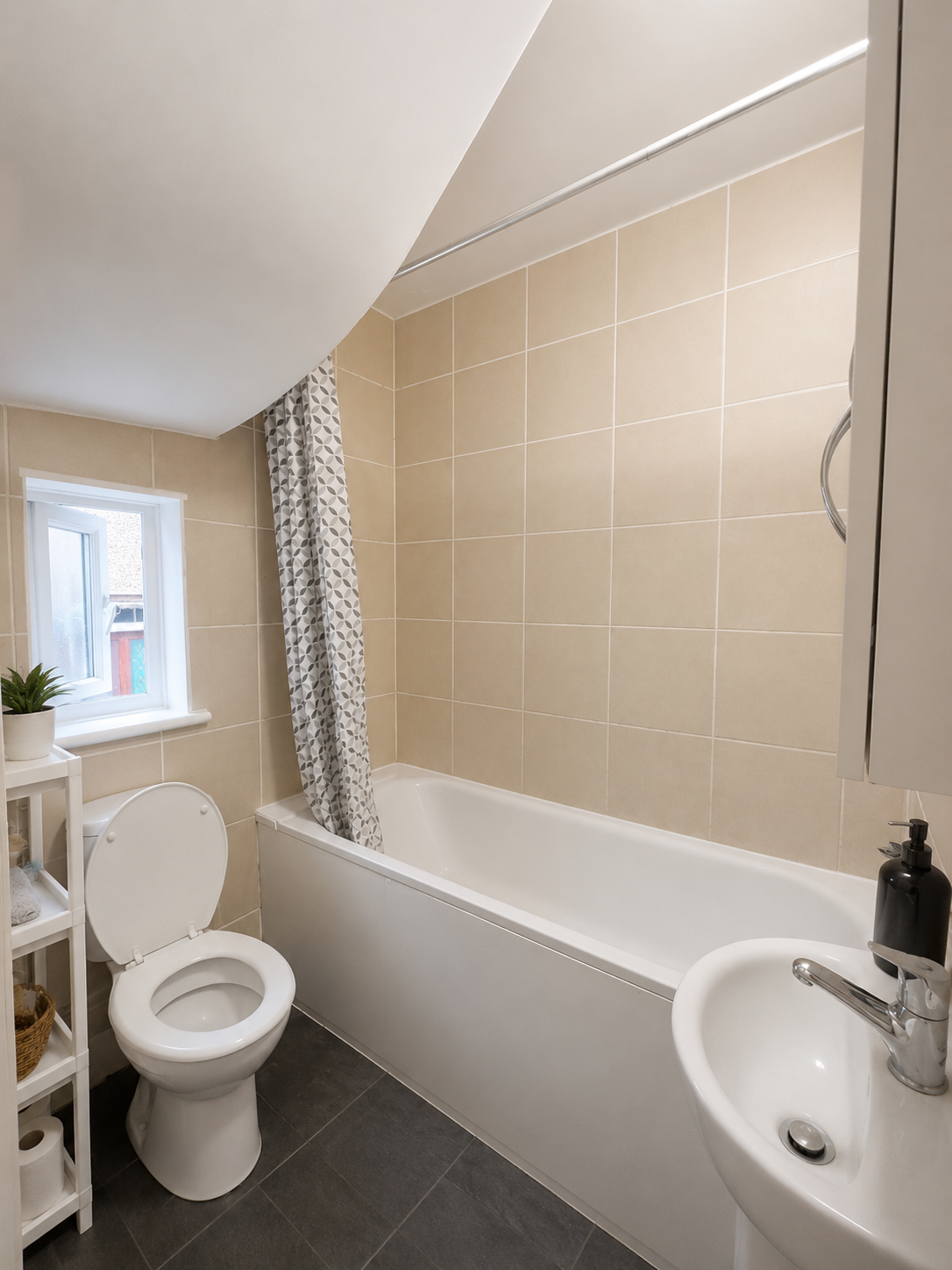 Flat Potter Street in Greater London