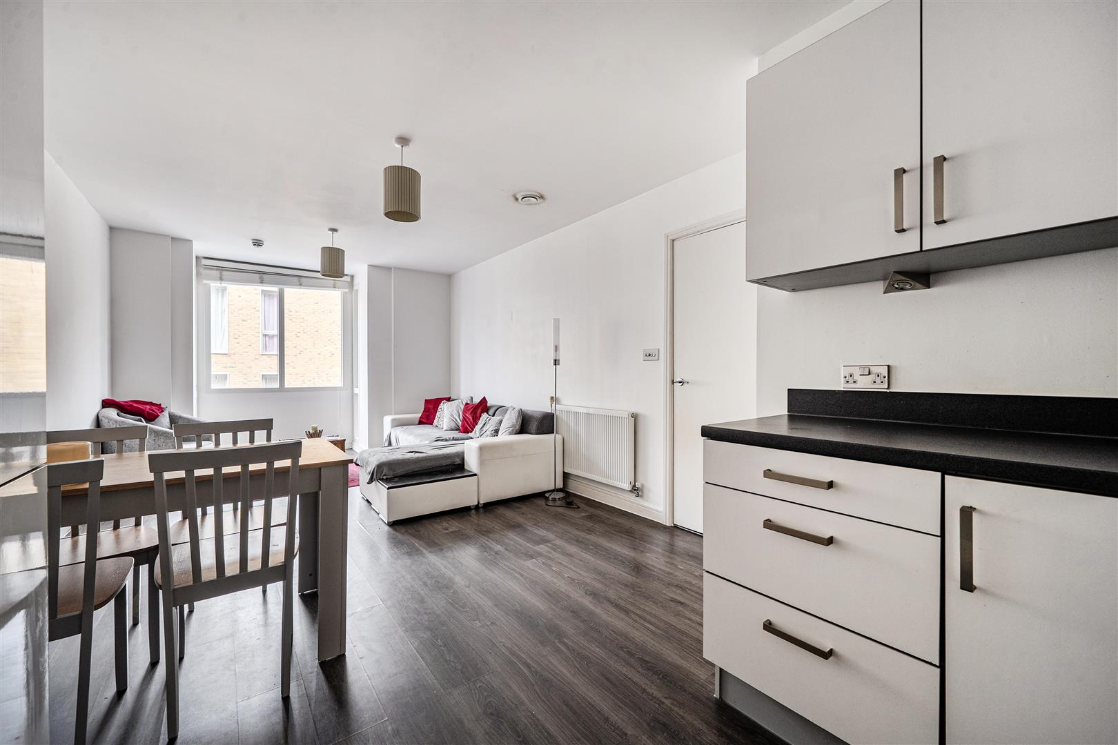 Flat Kidwells Close in Maidenhead