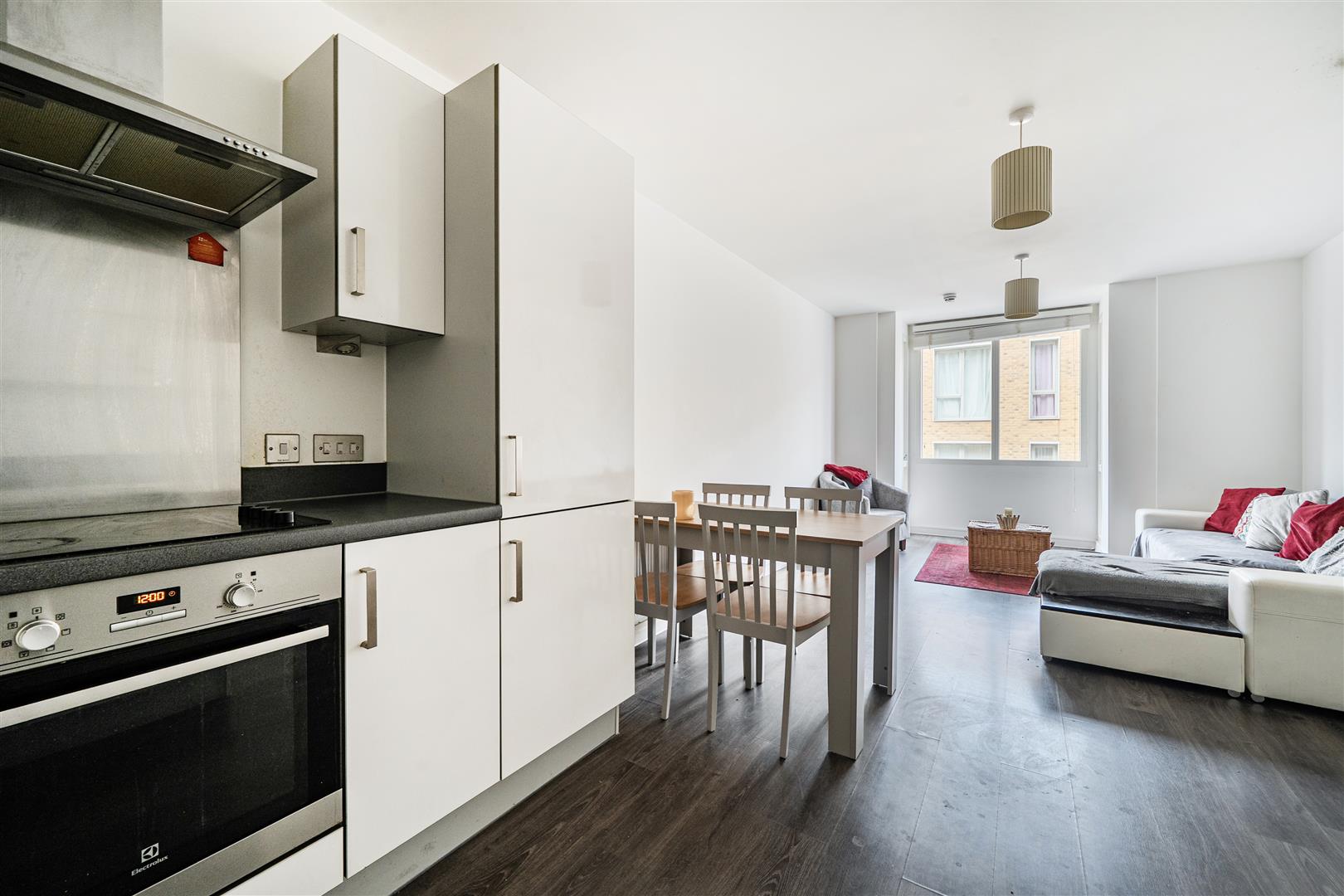 Flat Kidwells Close in Maidenhead