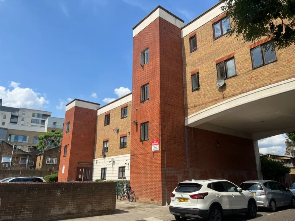 Flat Hewison Street in Greater London