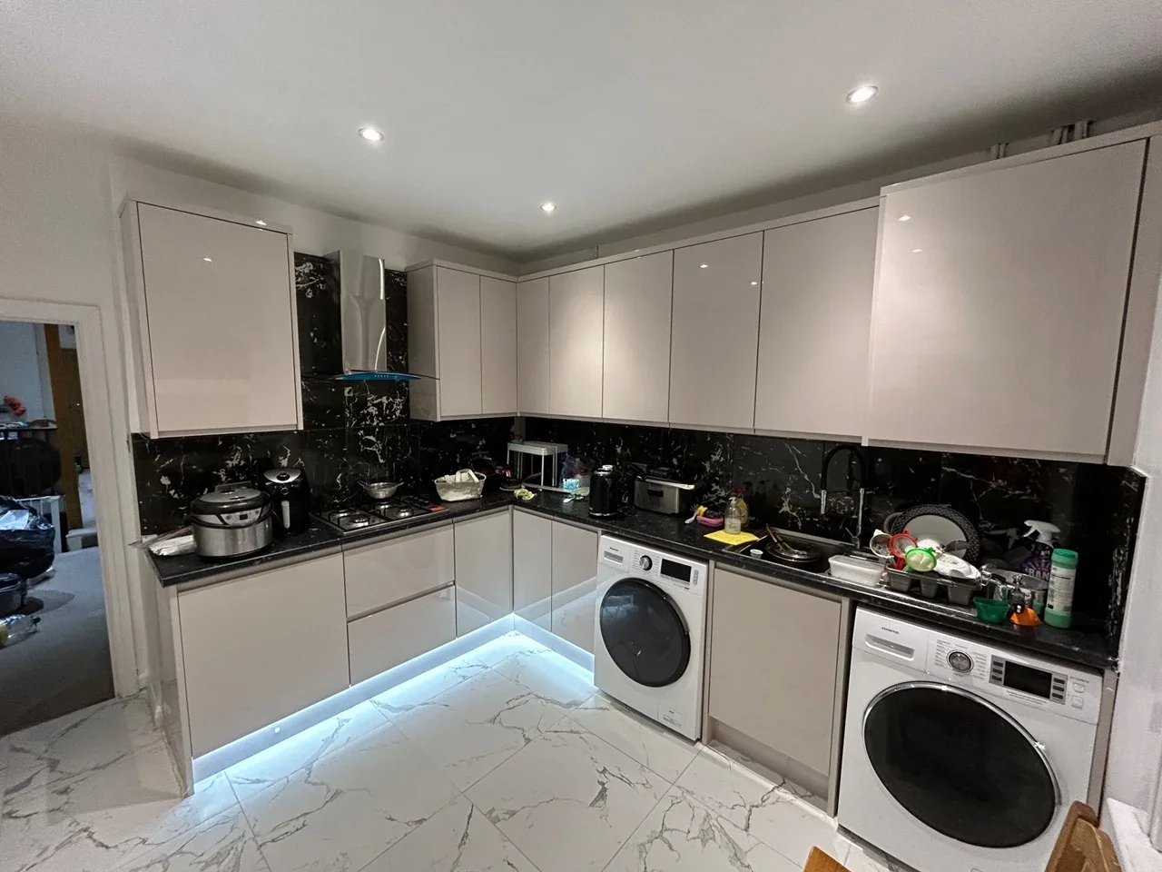 Room Station Road in Greater London