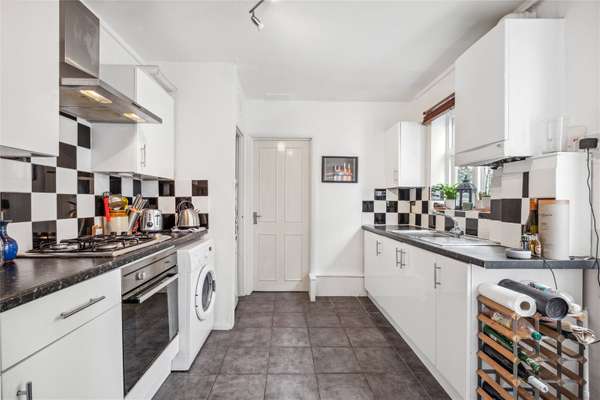 Flat Chatham Road in Greater London