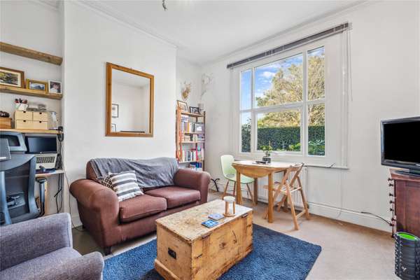 Flat Chatham Road in Greater London