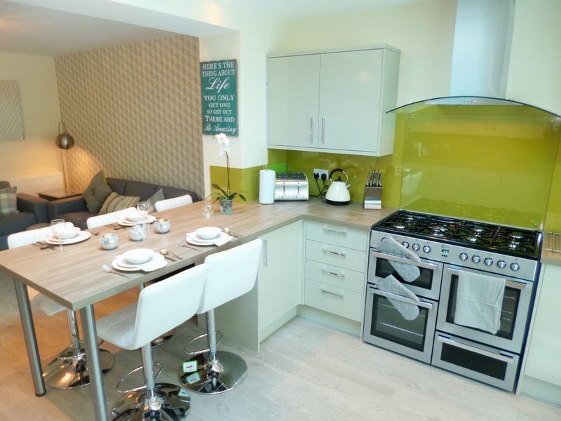 Room Lynton Avenue in Greater London