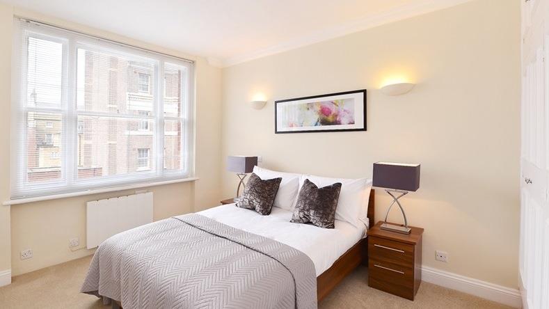 Flat Hill Street in City of Westminster