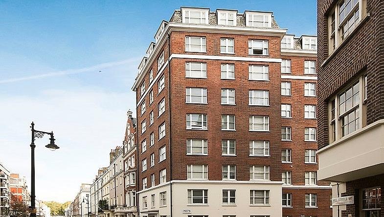 Flat Hill Street in City of Westminster