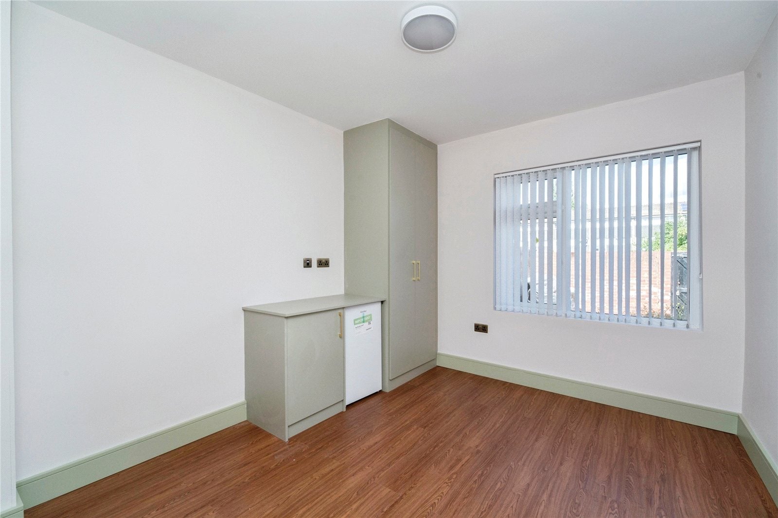 Room Nigel Close in Greater London