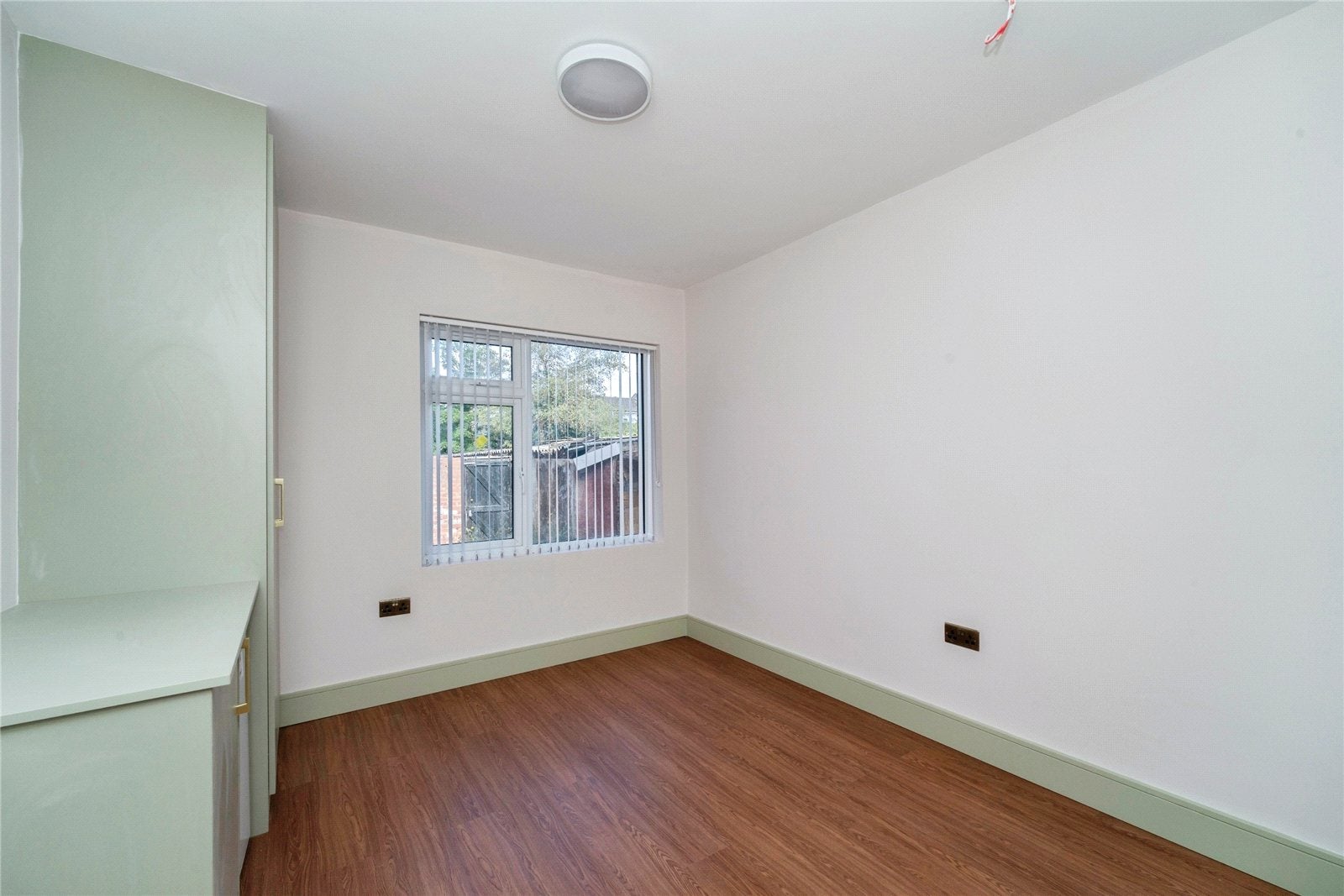 Room Nigel Close in Greater London