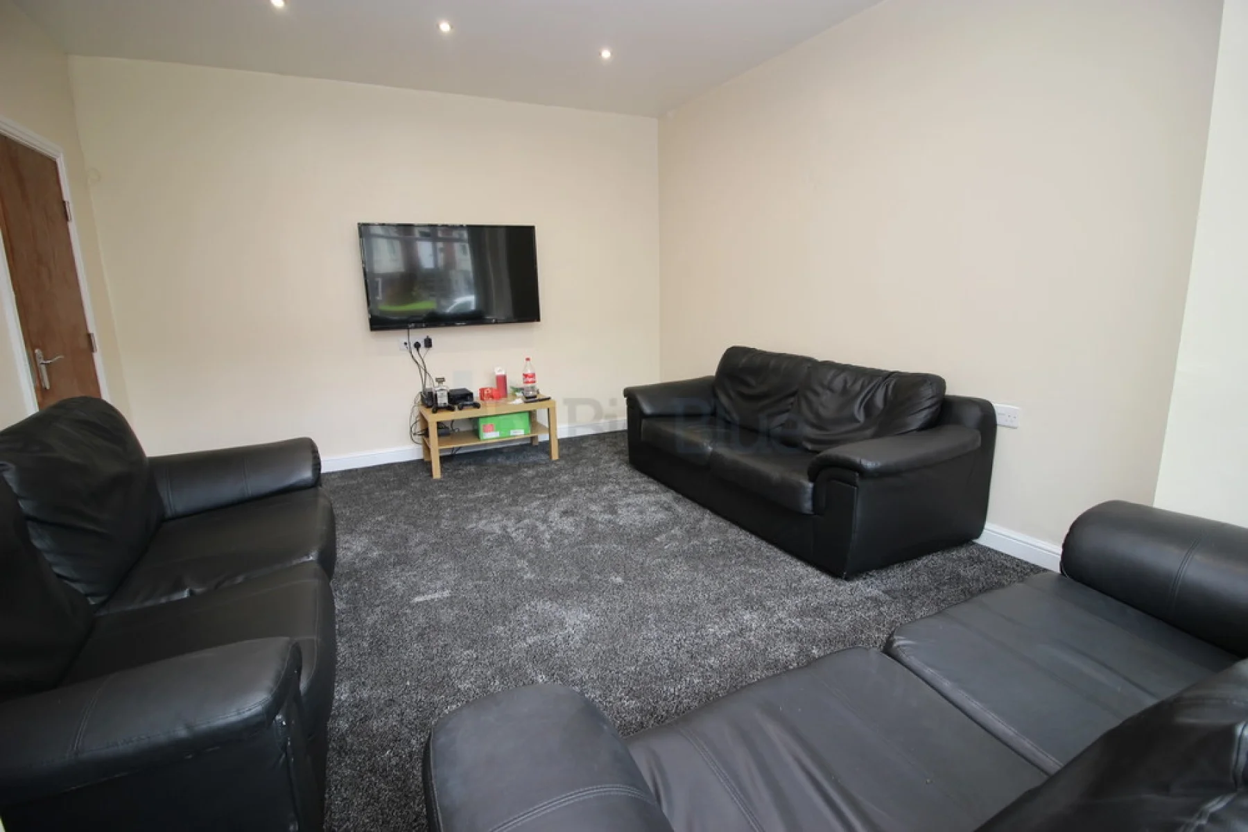 Flat St. Michael's Crescent in Leeds