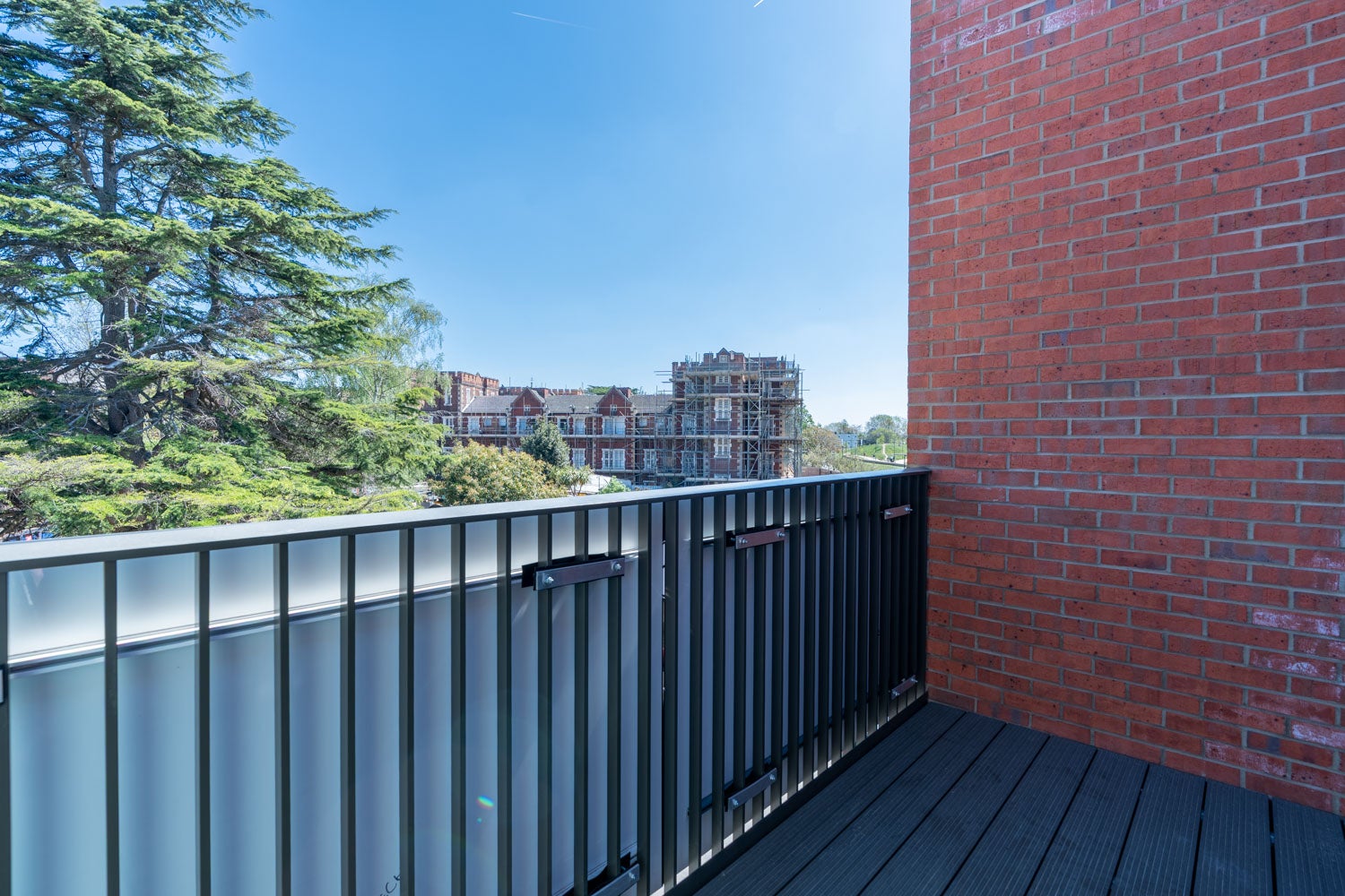 Flat Lapidge Drive in Greater London