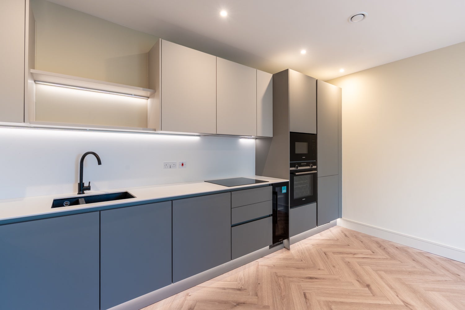 Flat Lapidge Drive in Greater London
