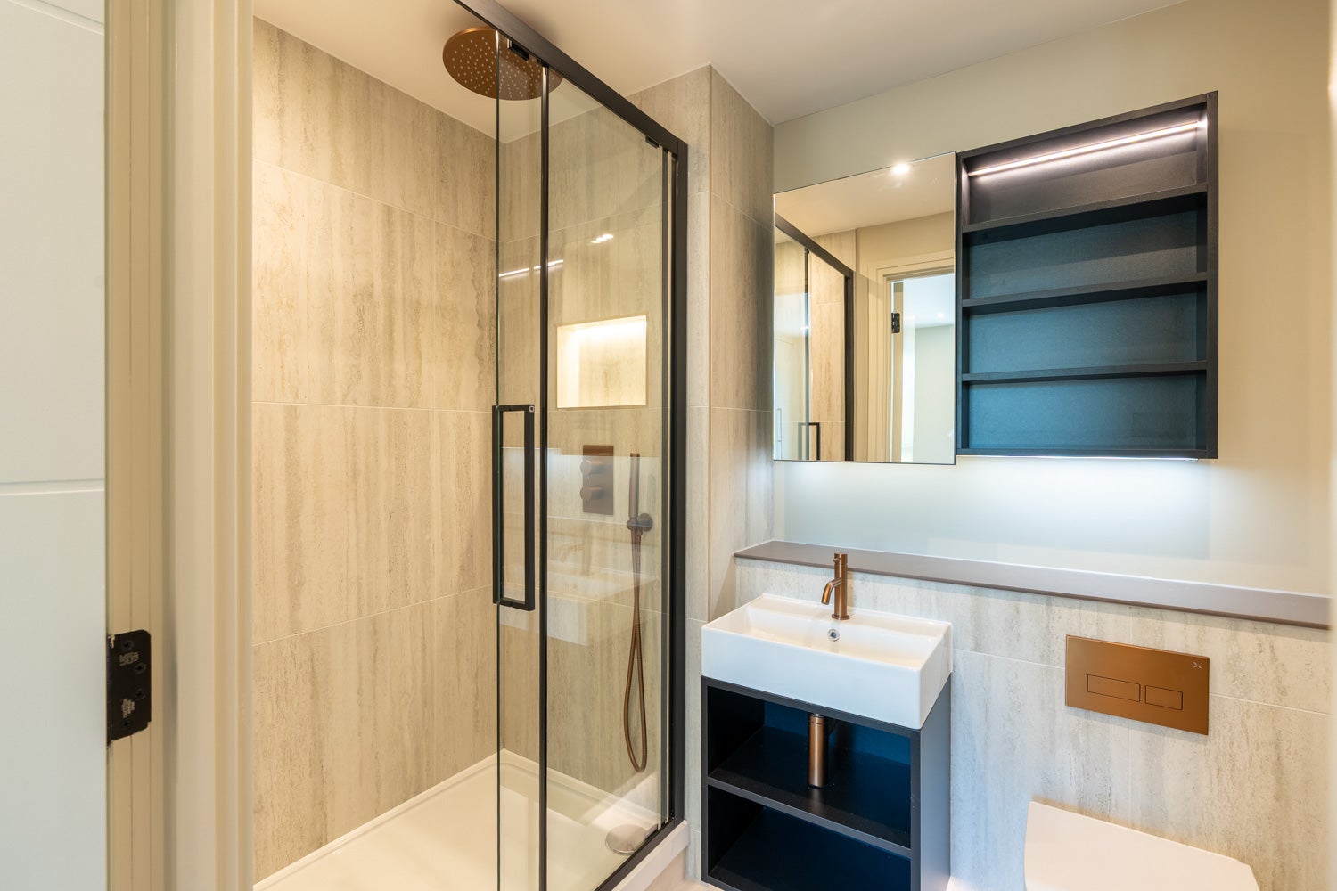 Flat Lapidge Drive in Greater London
