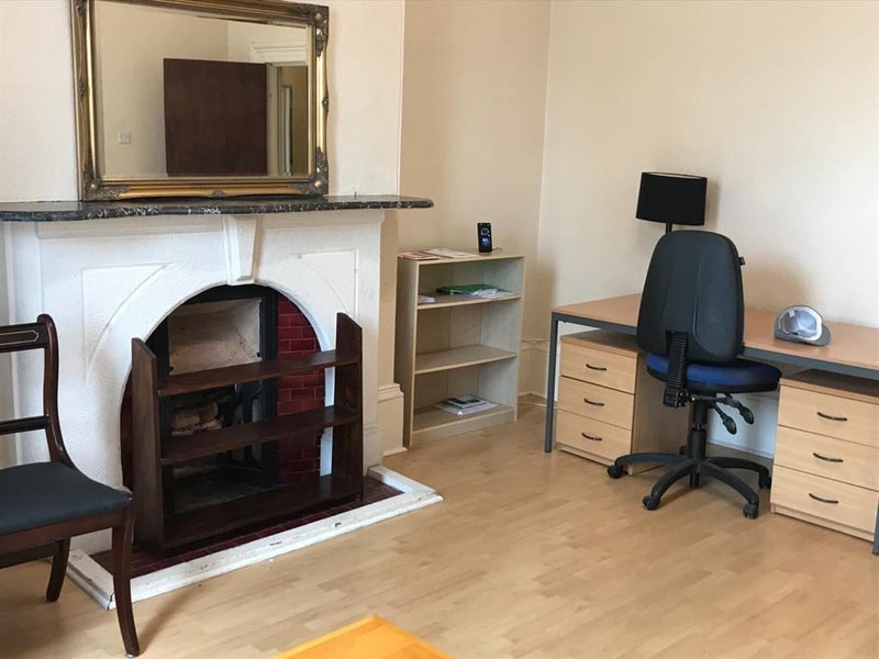 Room Rosebank Road in Leeds