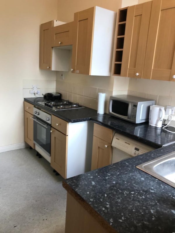 Room Rosebank Road in Leeds