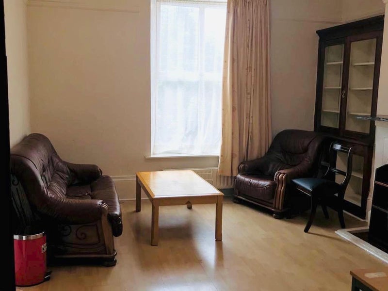 Room Rosebank Road in Leeds