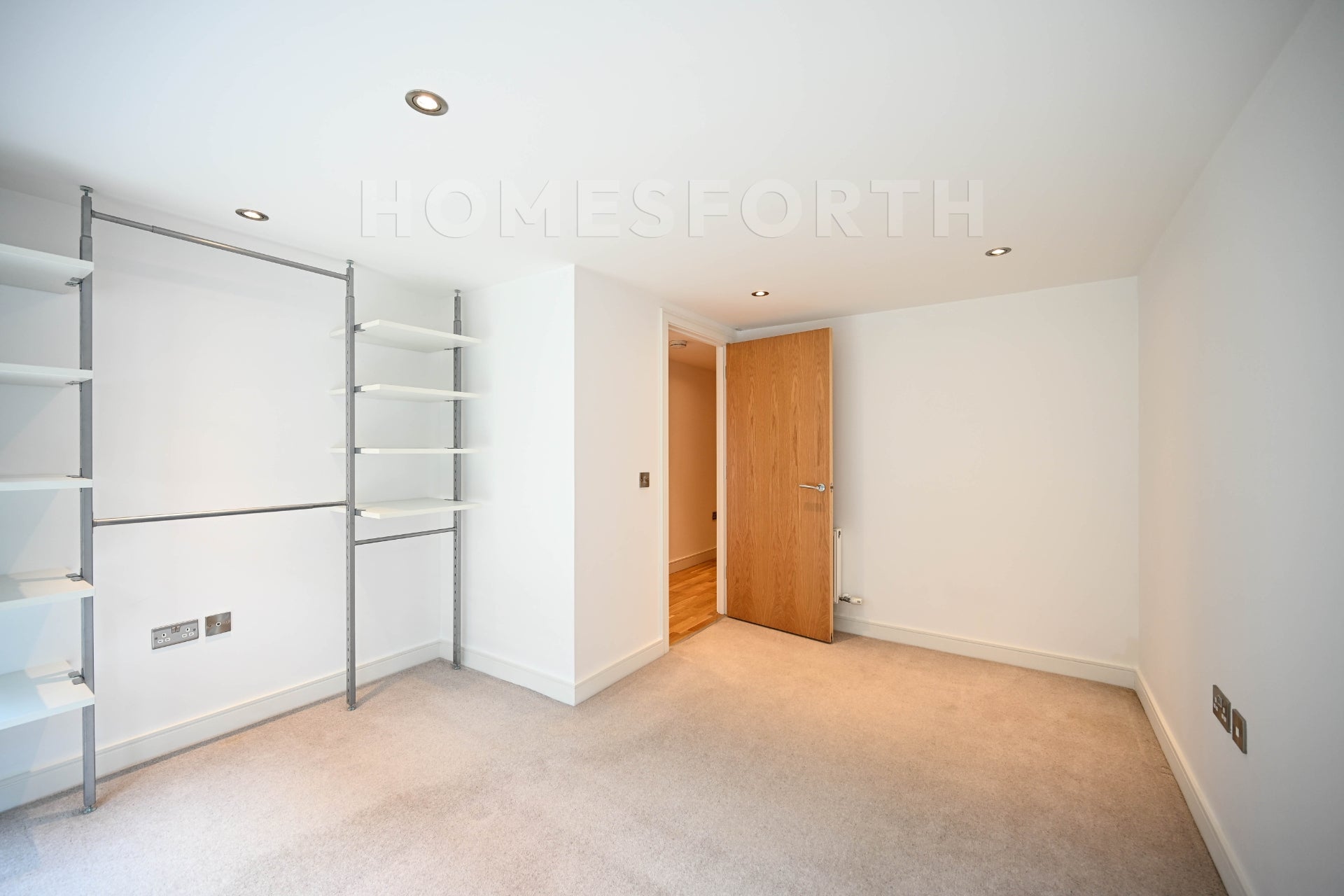 Flat Fraser Road in Greater London