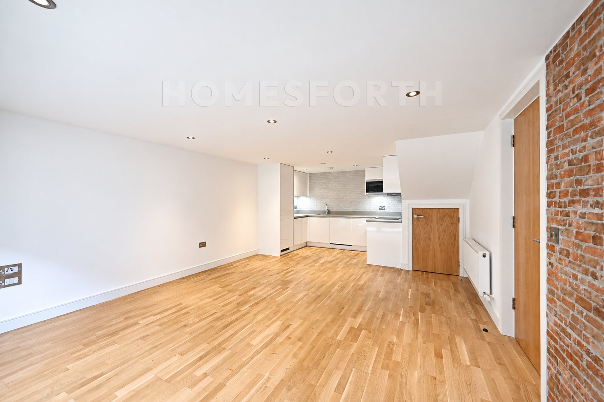 Flat Fraser Road in Greater London
