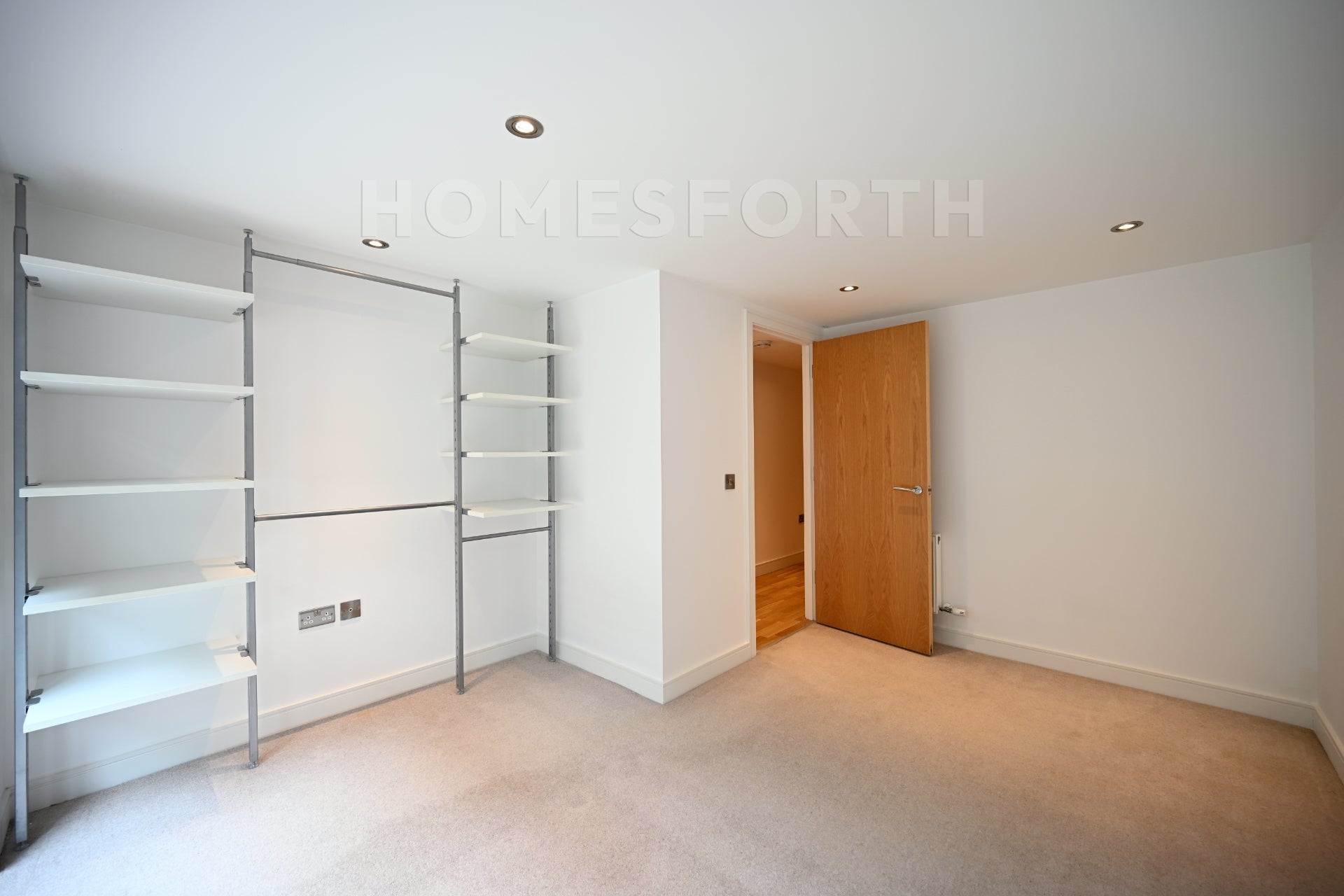 Flat Fraser Road in Greater London