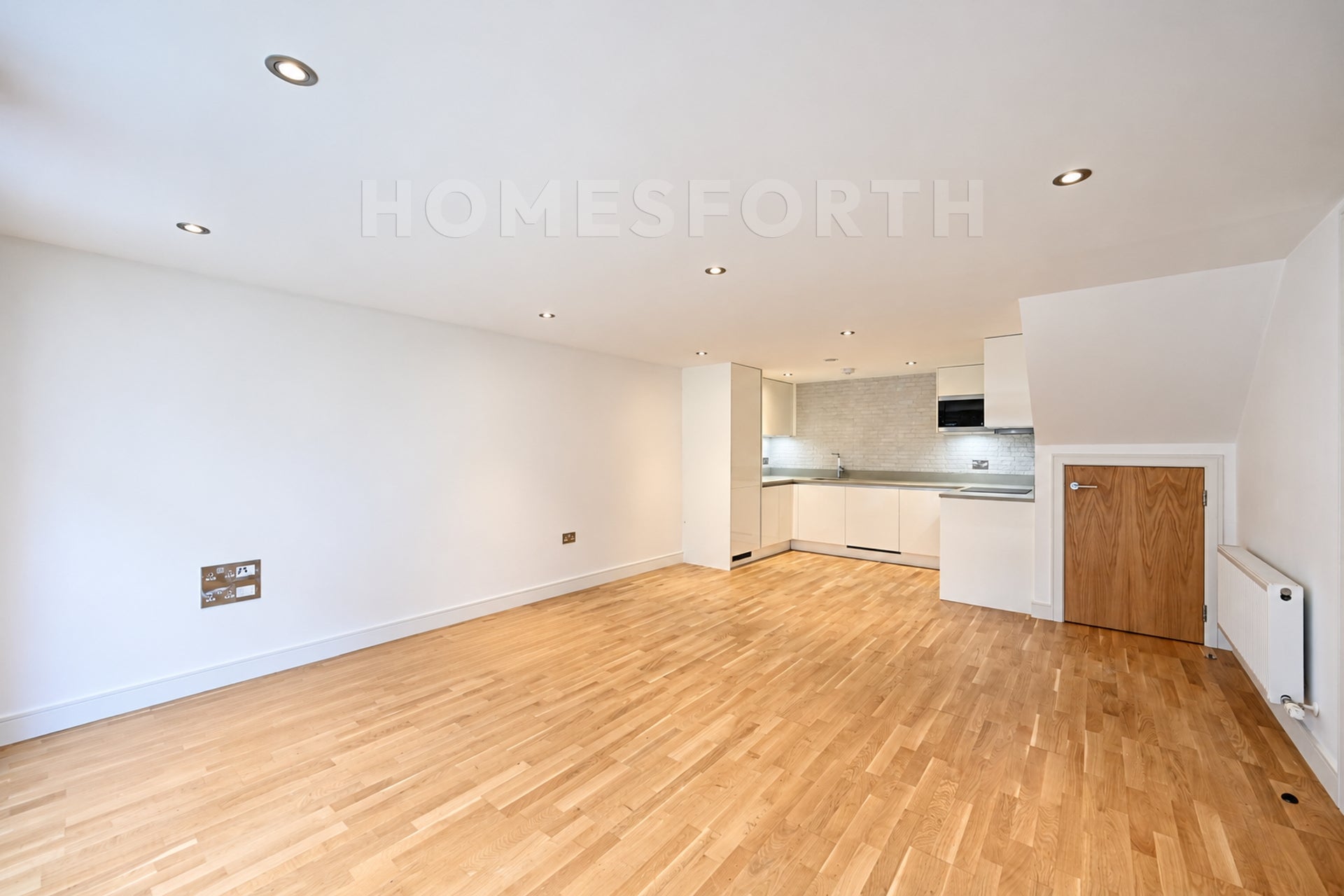 Flat Fraser Road in Greater London