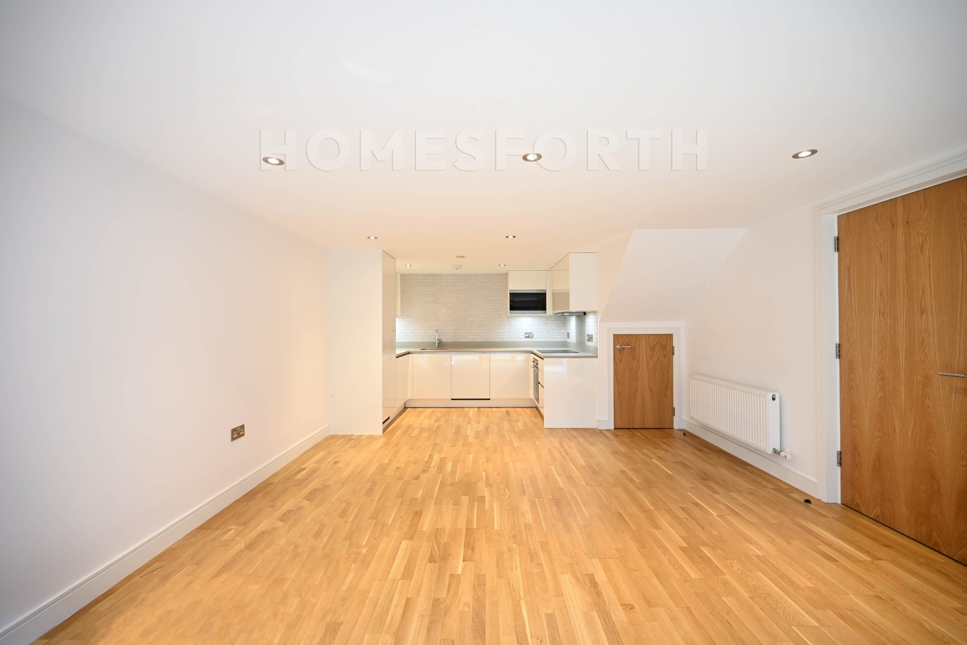 Flat Fraser Road in Greater London