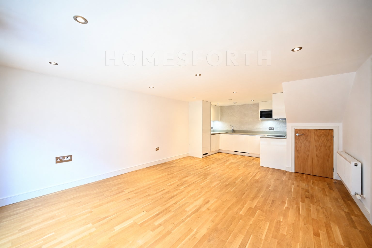 Flat Fraser Road in Greater London