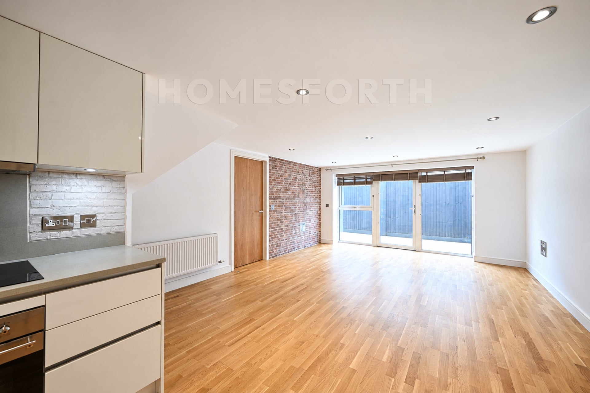 Flat Fraser Road in Greater London