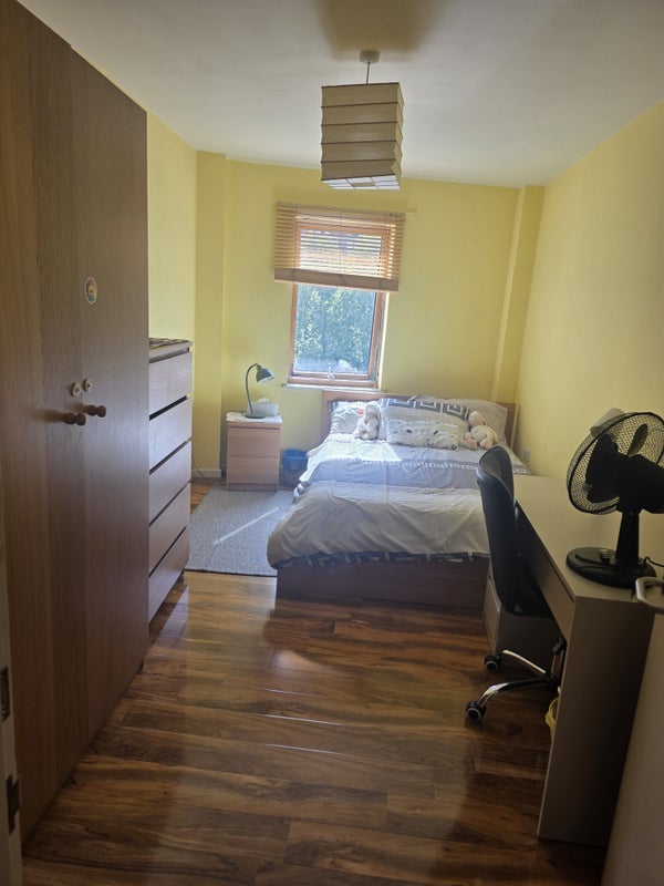 Room Rosebery Avenue in Greater London