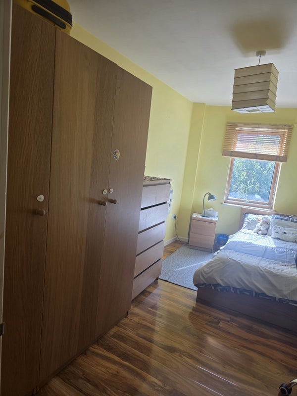Room Rosebery Avenue in Greater London