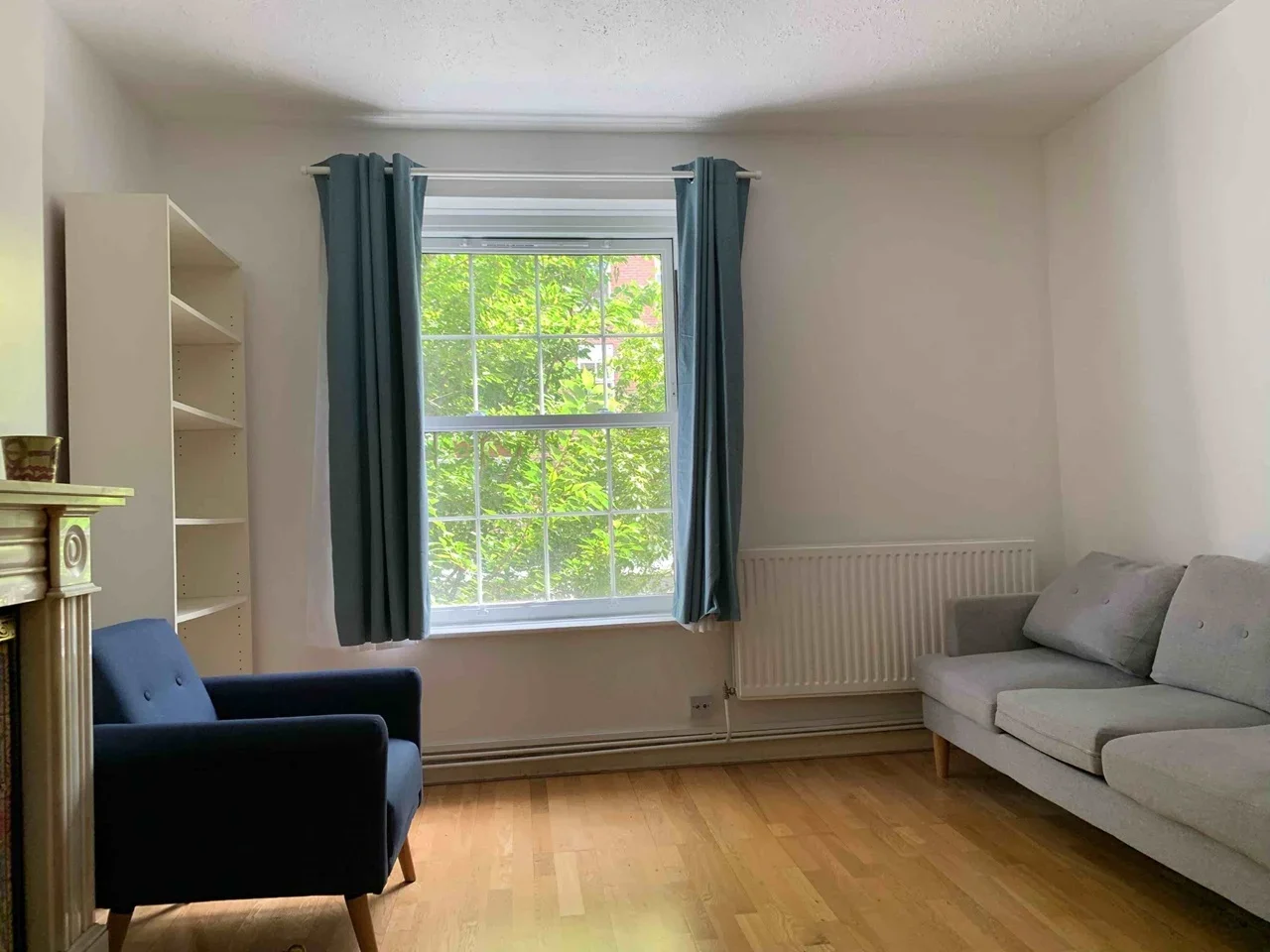 Room Harper Road in Greater London
