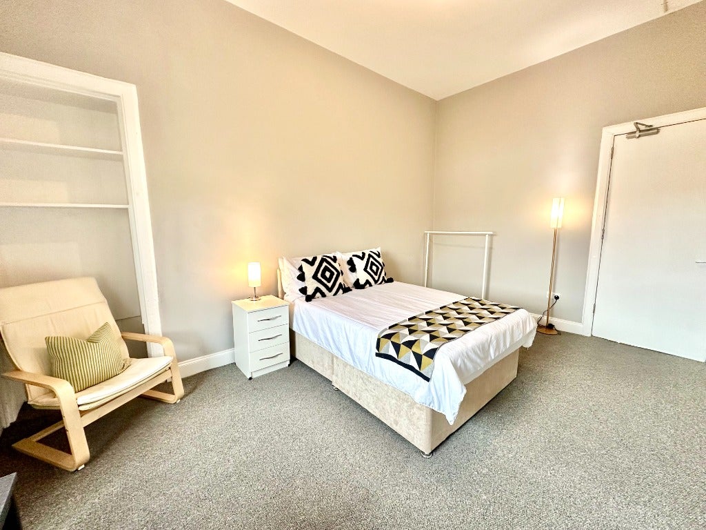 Room Oakley Terrace in Glasgow