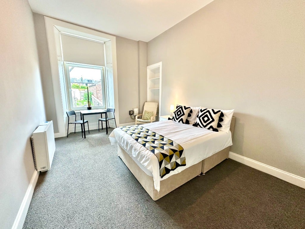 Room Oakley Terrace in Glasgow