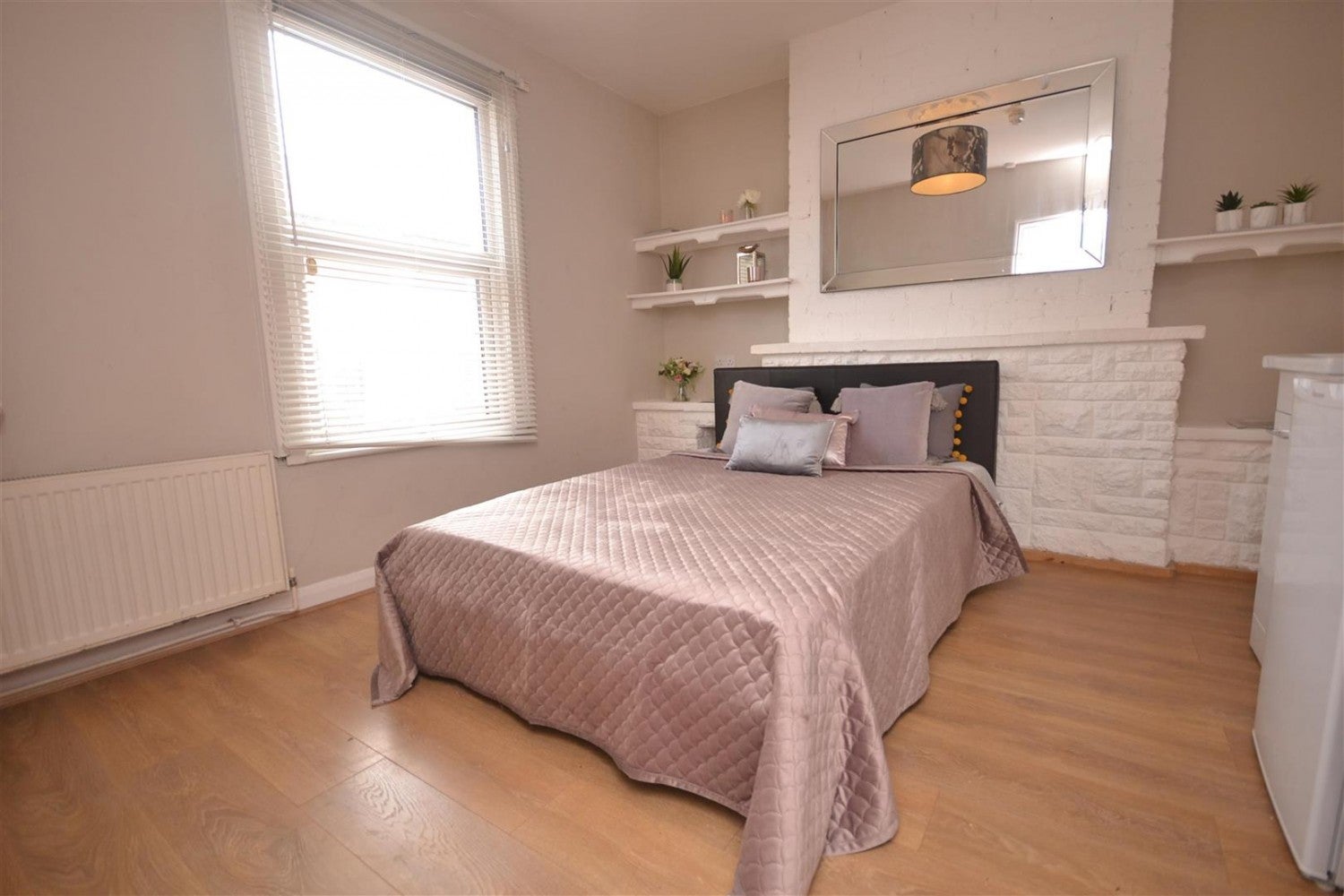 Flat Gosbrook Road in Reading
