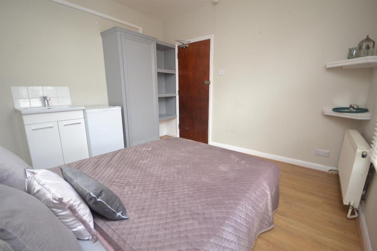 Flat Gosbrook Road in Reading