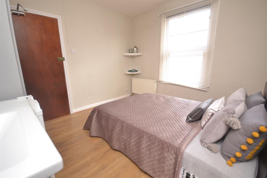 Flat Gosbrook Road in Reading