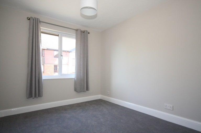 Flat Foxhills in Woking