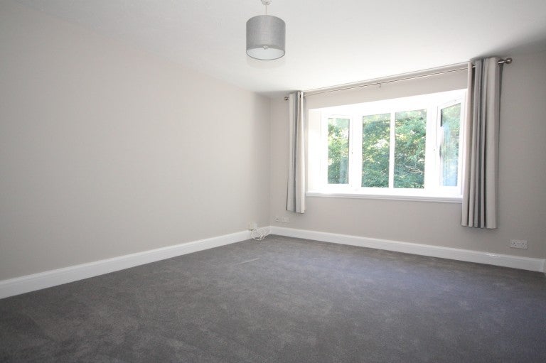 Flat Foxhills in Woking