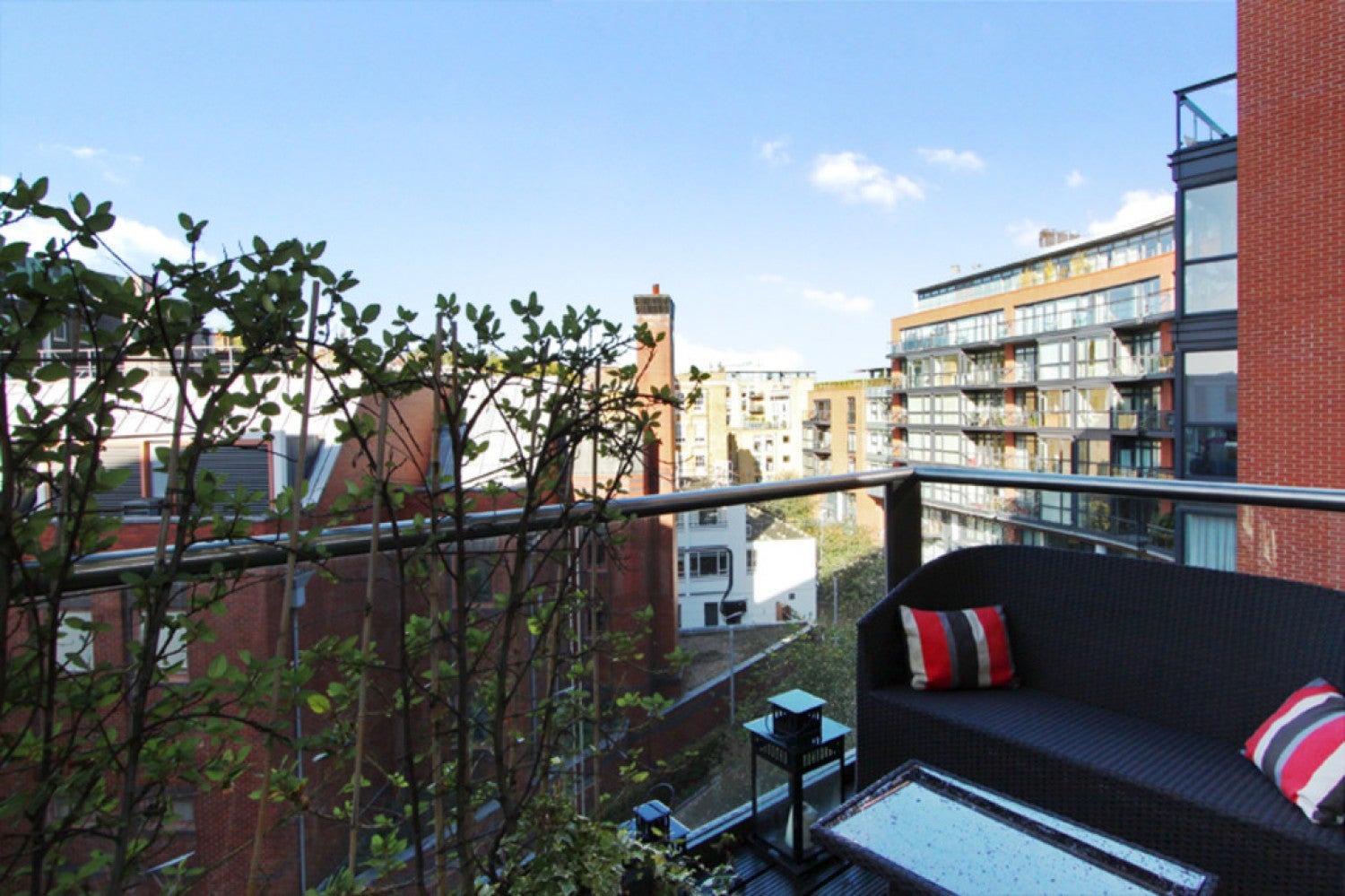 Flat Gatliff Road in City of Westminster